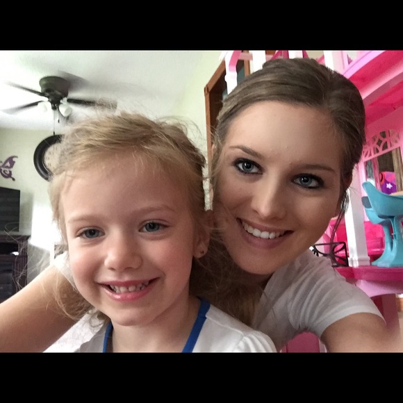 Meet your Posher, Amy - Picture 1 of 1